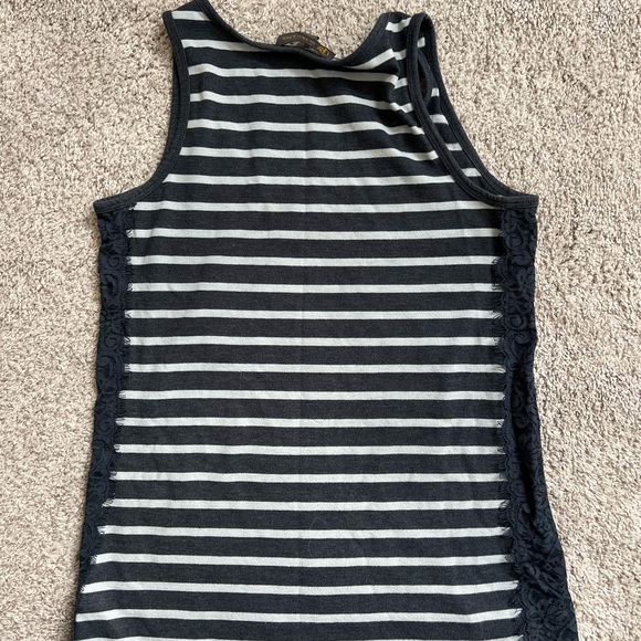 Tank top bundle - banana republic and outback red - Picture 9 of 11